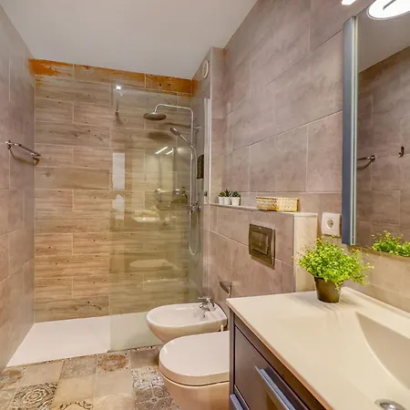 Apartment Bright With Ocean View & 50 M From The